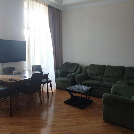 Апартамент На Абашидзе Batumi Eksteriør bilde